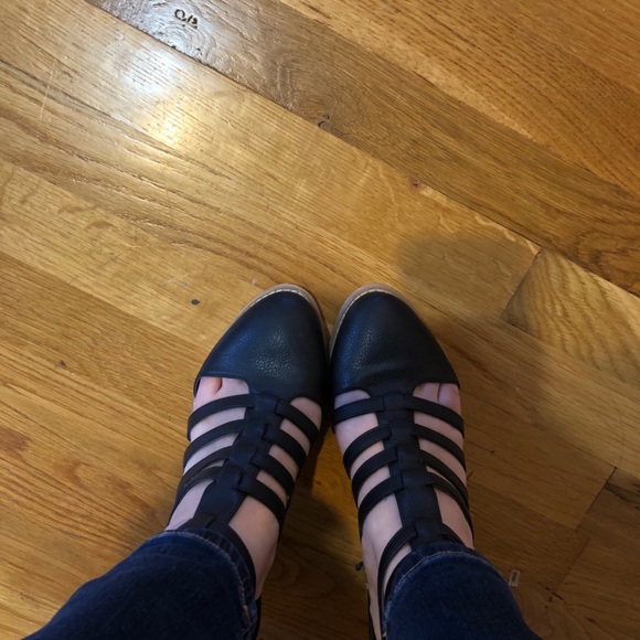 Black strapped bootie - Picture 2 of 5